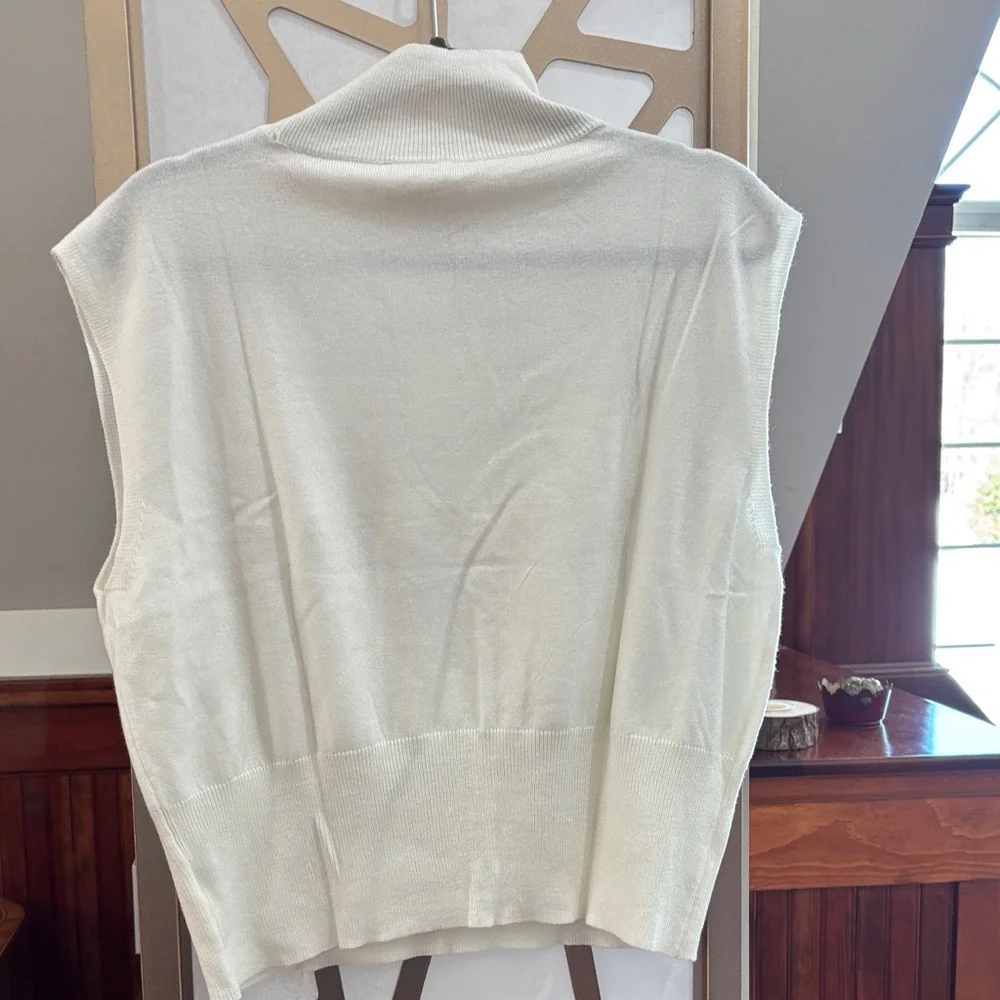 Elegant Cream Sleeveless Sweater - Picture 2 of 3